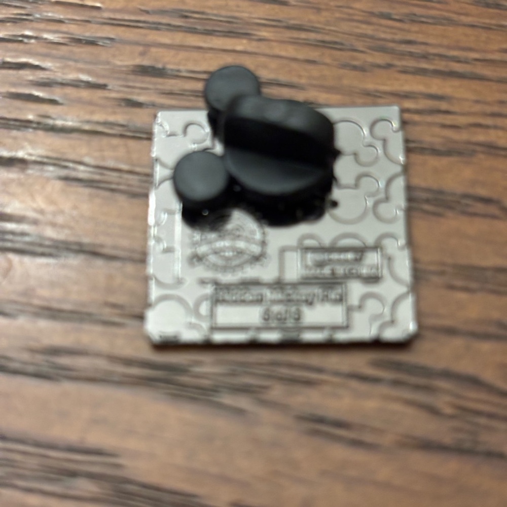 Random pin bundle - Picture 8 of 8